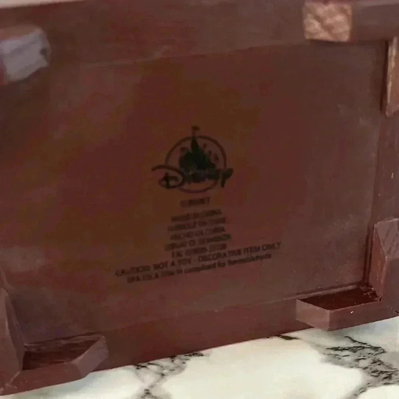 Disney Evil Queen Poison Apple Coaster Set In Chest NIB - Picture 6 of 14